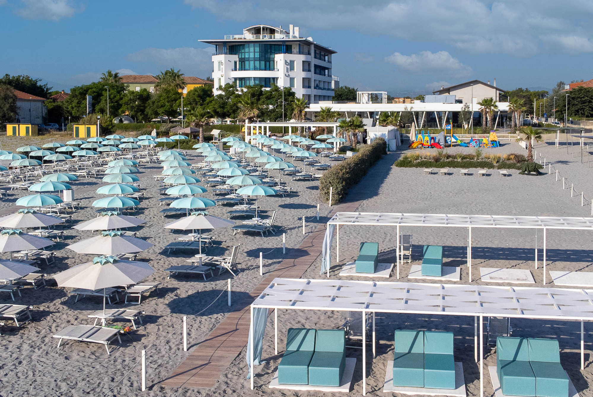 media.Slide_Spiaggia_1InsolitoBeachCaffè